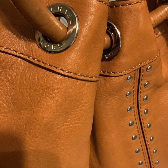 Michael Kors Astor Studded X-Large Ring Tote โ Tan Leather | Edgy & Iconic ๐คโจ - Picture 6 of 15